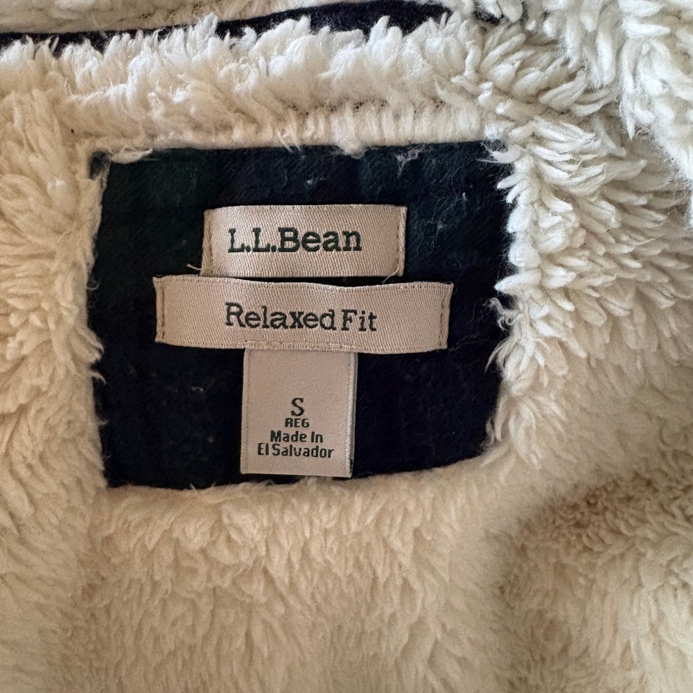 L.L. Bean - Green and Blue Plaid, Flannel shirt, Sherpa lined Women's Jacket - Picture 5 of 9